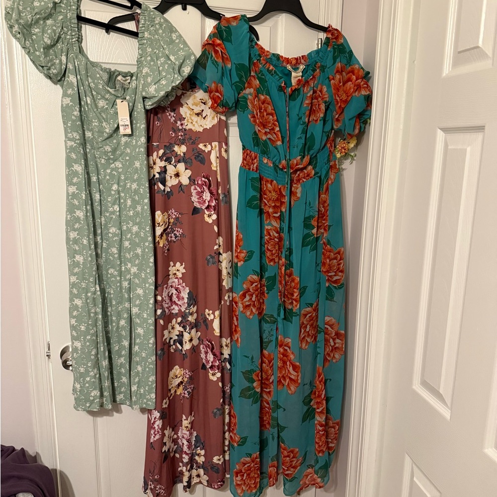 Floral Print Off-Shoulder Maxi Dress